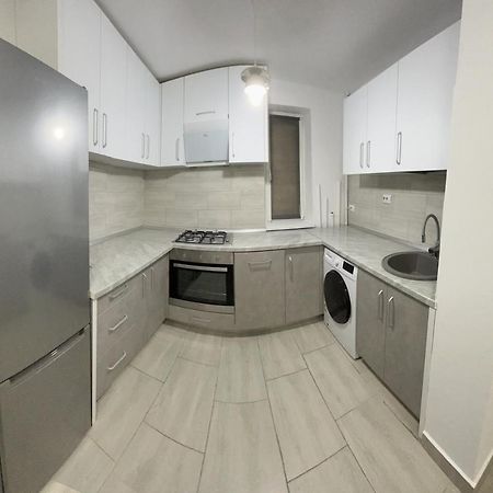 Home Sweet Home Apartment With 3 Rooms Buzău Exteriör bild