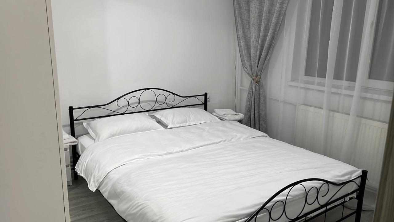 Home Sweet Home Apartment With 3 Rooms Buzău Exteriör bild