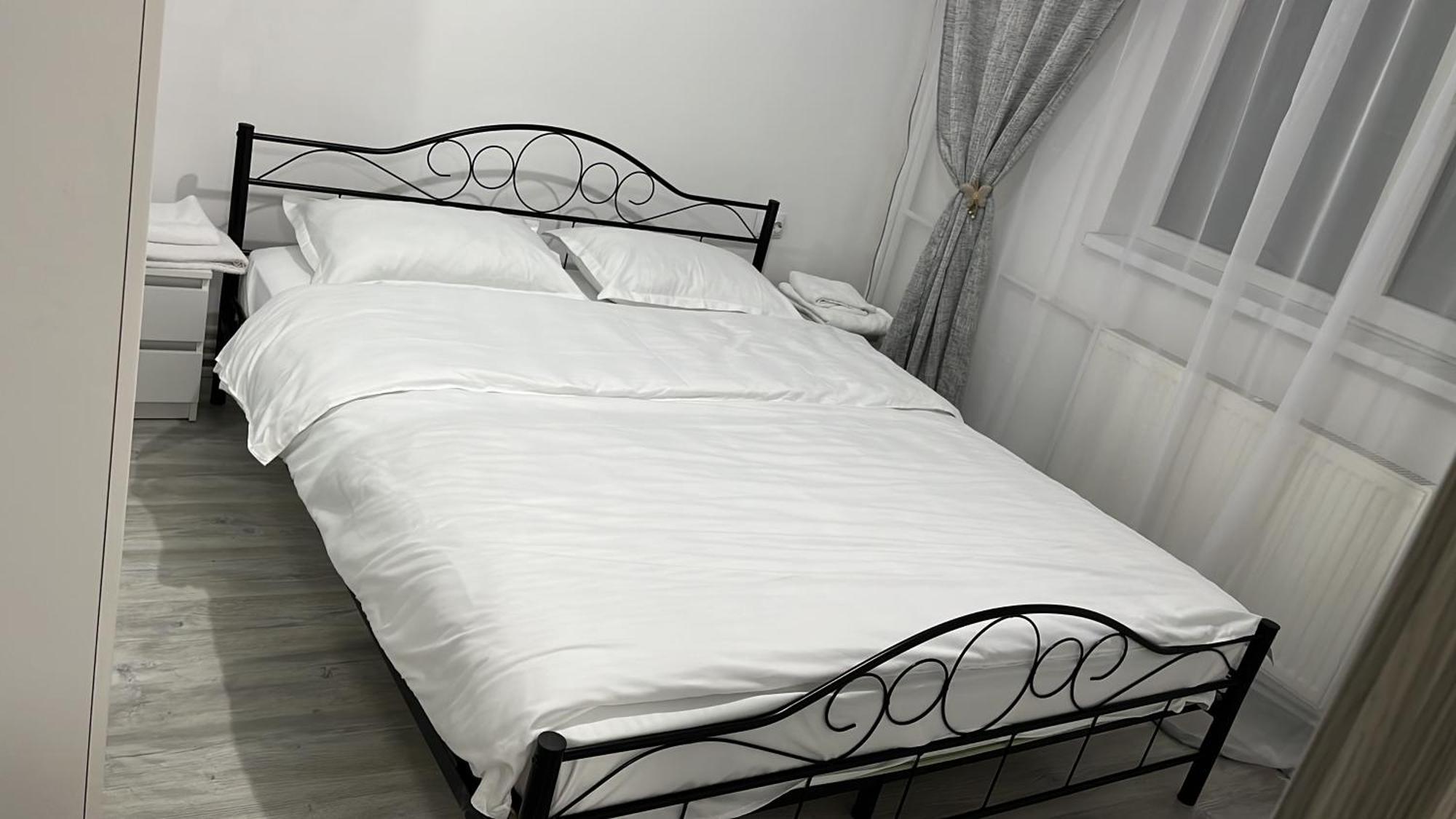 Home Sweet Home Apartment With 3 Rooms Buzău Exteriör bild