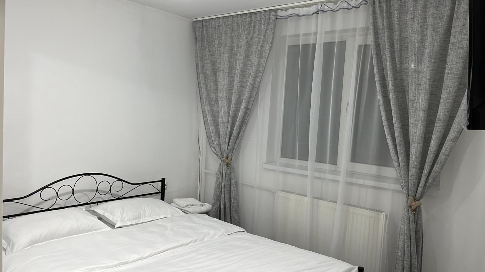 Home Sweet Home Apartment With 3 Rooms Buzău Exteriör bild